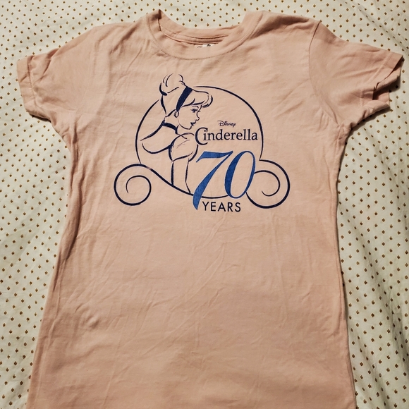 DISNEY CINDERELLA MEDIUM T-SHIRT 70 year anniversary Hot Topic - Picture 2 of 10